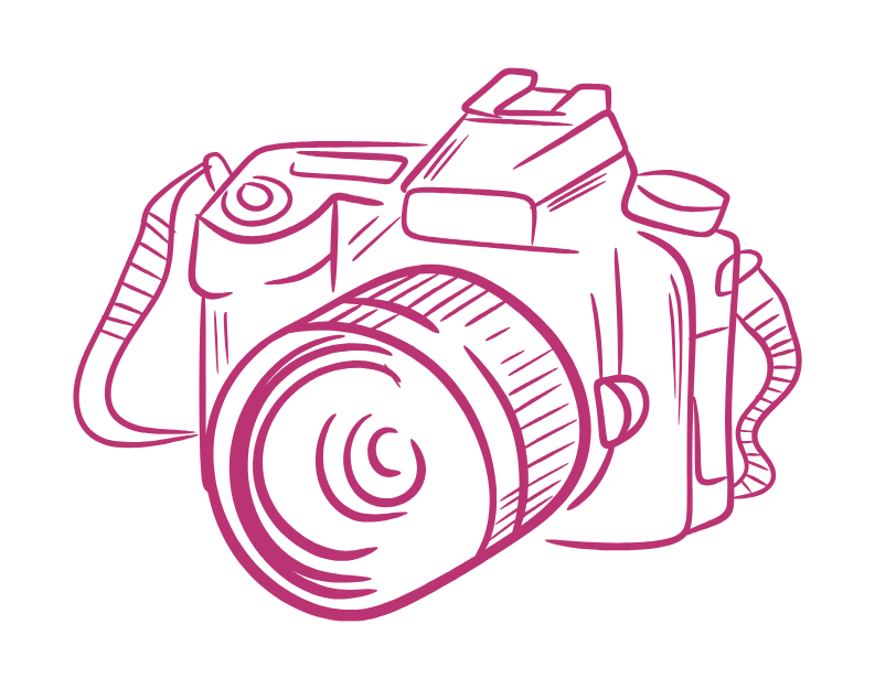 Braut betrachtet sich im Spiegel während des Stylings – stimmungsvoller Getting-Ready-Moment eingefangen von Hochzeitsfotografin Helene Karsten aus Lahr.